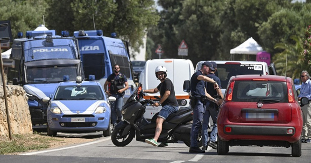 Francuz trajektom stigao u Italiju. U kombiju skrivao tri vojna projektila