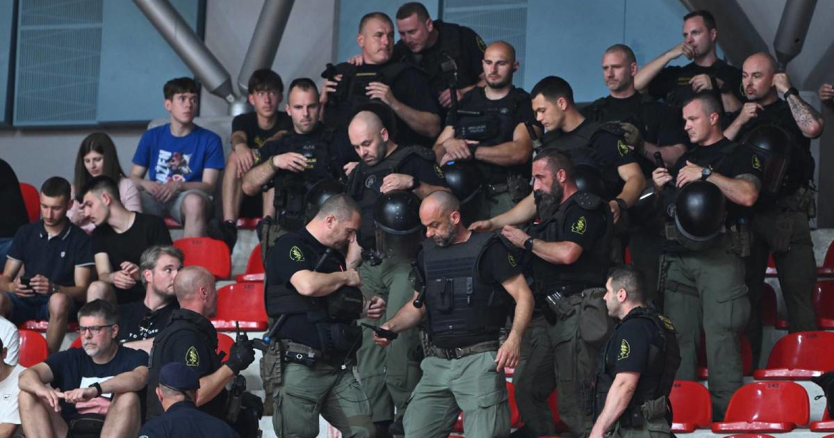 FOTO Neredi navijača kratko prekinuli finale Cibone i Zadra.