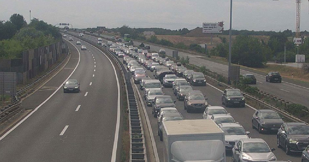 Velike subotnje gužve. Stvorile se kolone prema Zagrebu i na izlazu iz Istre