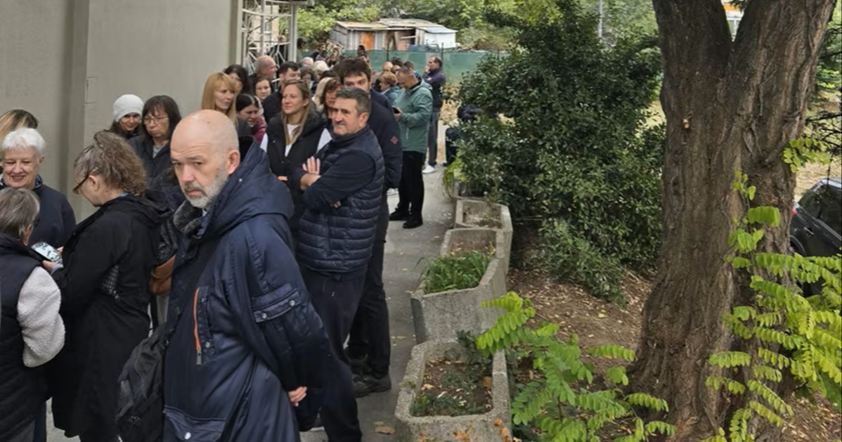 Incident na biralištu u Beogradu. Kuharica kave nije htjela otići, stigla policija
