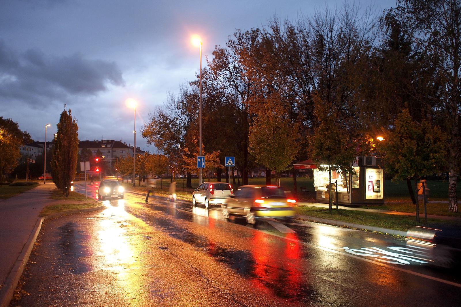 Mokro i sklisko na cestama, HAK poziva na oprez