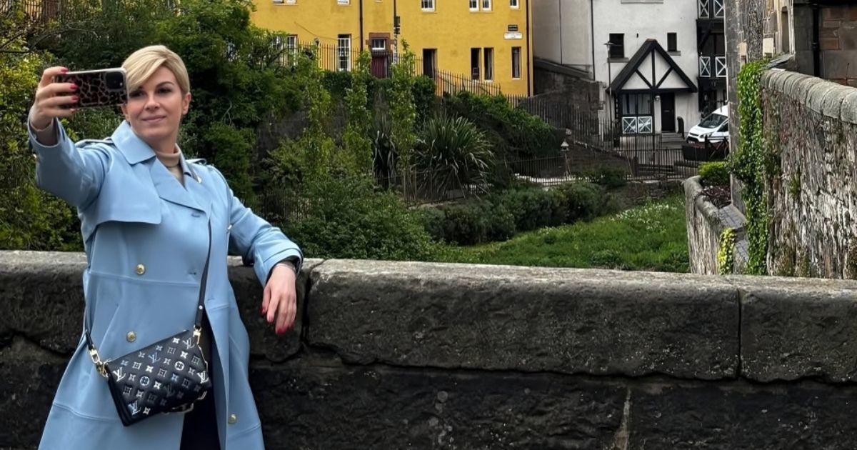Kolinda Grabar-Kitarović u Edinburghu pokazala Louis Vuitton torbicu