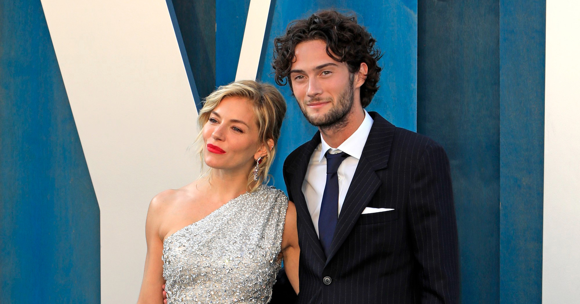 Sienna Miller (44) i Oli Green (29) zaručili se nakon rođenj