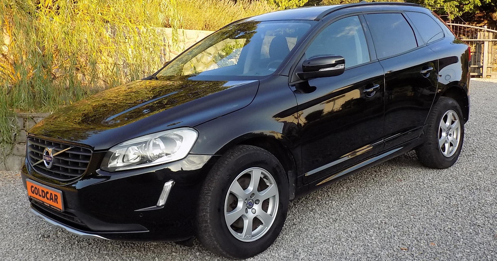 Ovaj Volvo XC60 ima 190 KS i registraciju do travnja 2027. Prodaje se