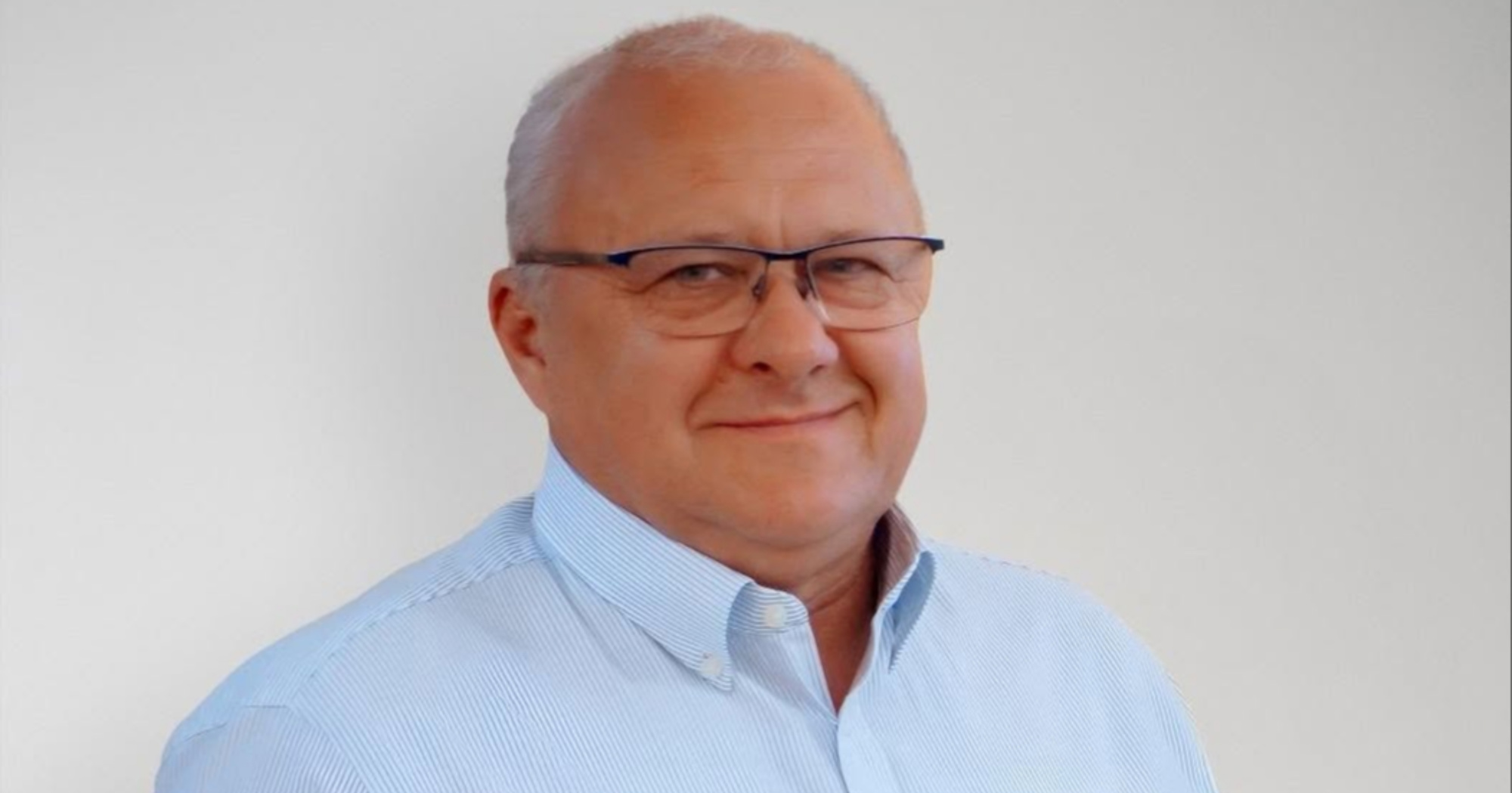 Načelnik sa sinovima udarao po autu u kojem je bila beba. Oduzeto im i oružje