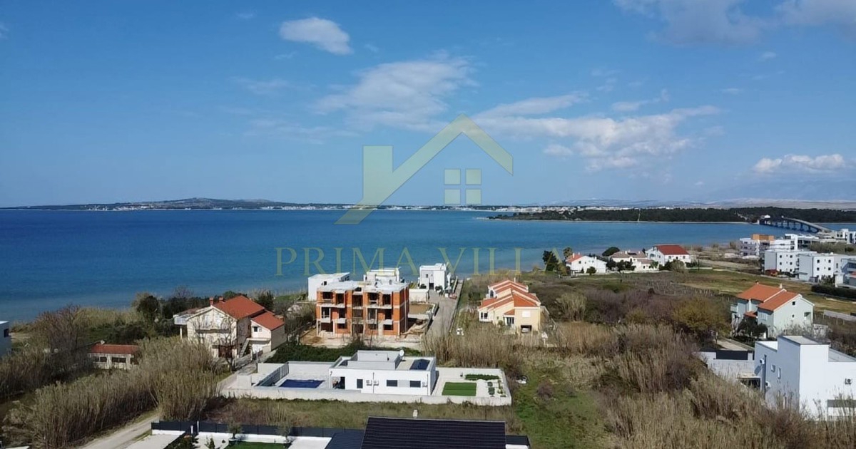 Prodaje se stan za 215.000 € samo 180 metara od mora