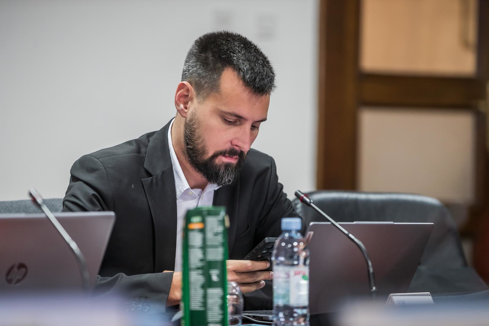 Ivošević optužen da je neovlašteno pregledavao gradske dokumente
