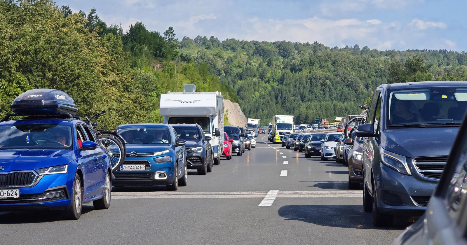 Talijan na A1 naletio na pokvareni auto, mladić životno ugrožen