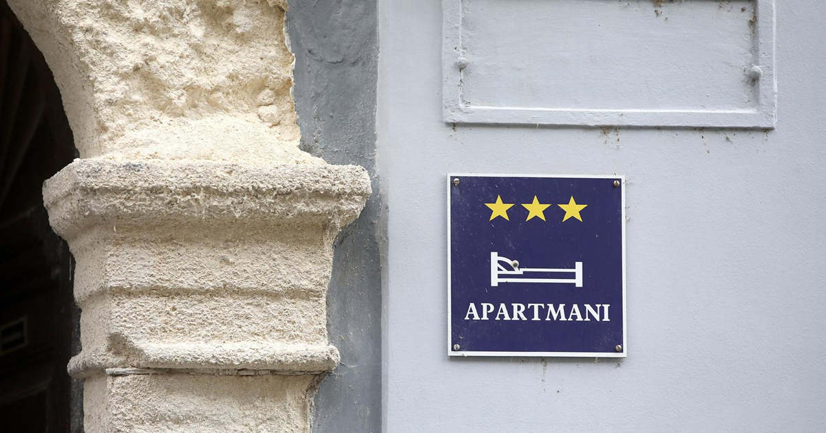 Godinama su poticali male iznajmljivače. Kad stvari idu loše, okrivili su ih