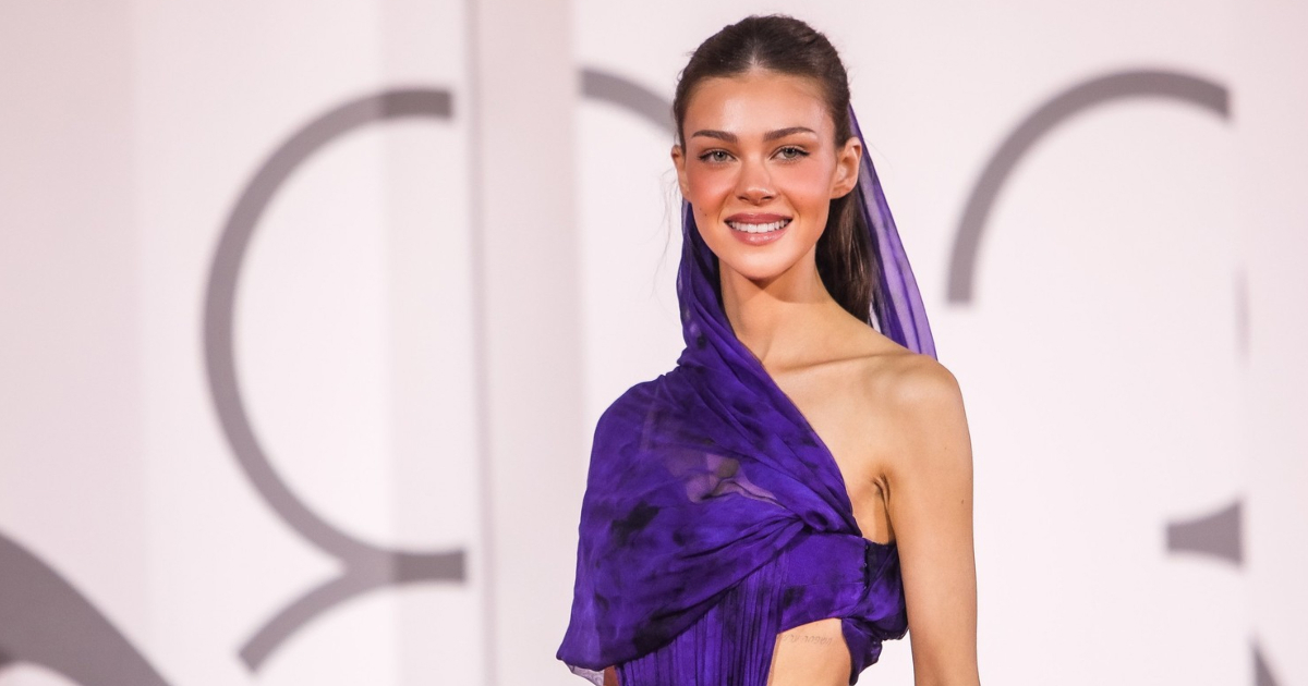 Haljina Nicole Peltz privukla je svu pažnju. Boja će biti veliki hit ove jeseni