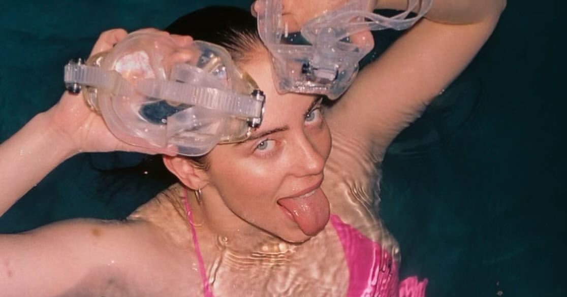 Billie Eilish vraća uspomene na ljeto fotkama u bikiniju