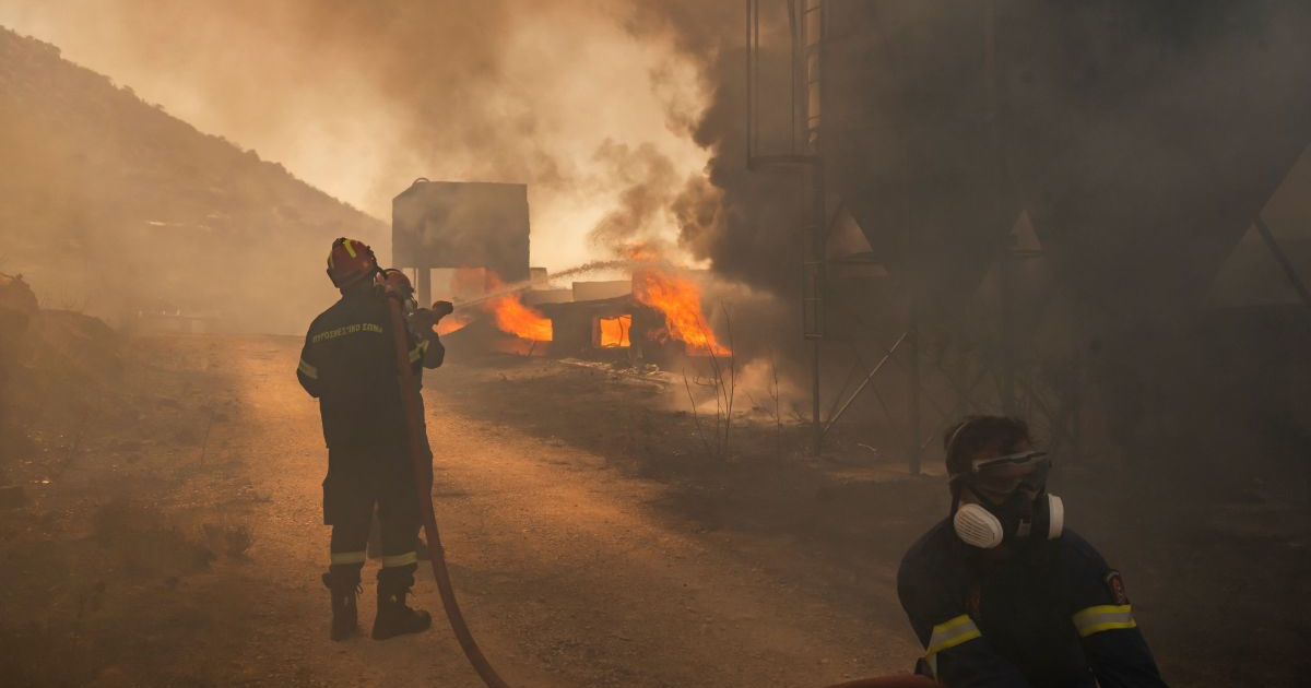 Na grčkom otoku izbila dva požara. Dvoje mrtvih, stotine evakuiranih