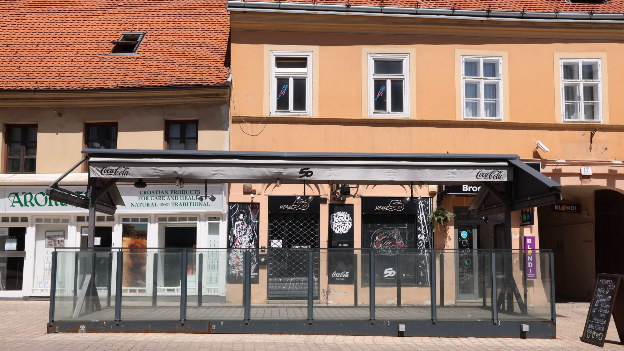 Zatvoren lokal u zagrebačkoj staroj Vlaškoj, na vratima poruka o renoviranju