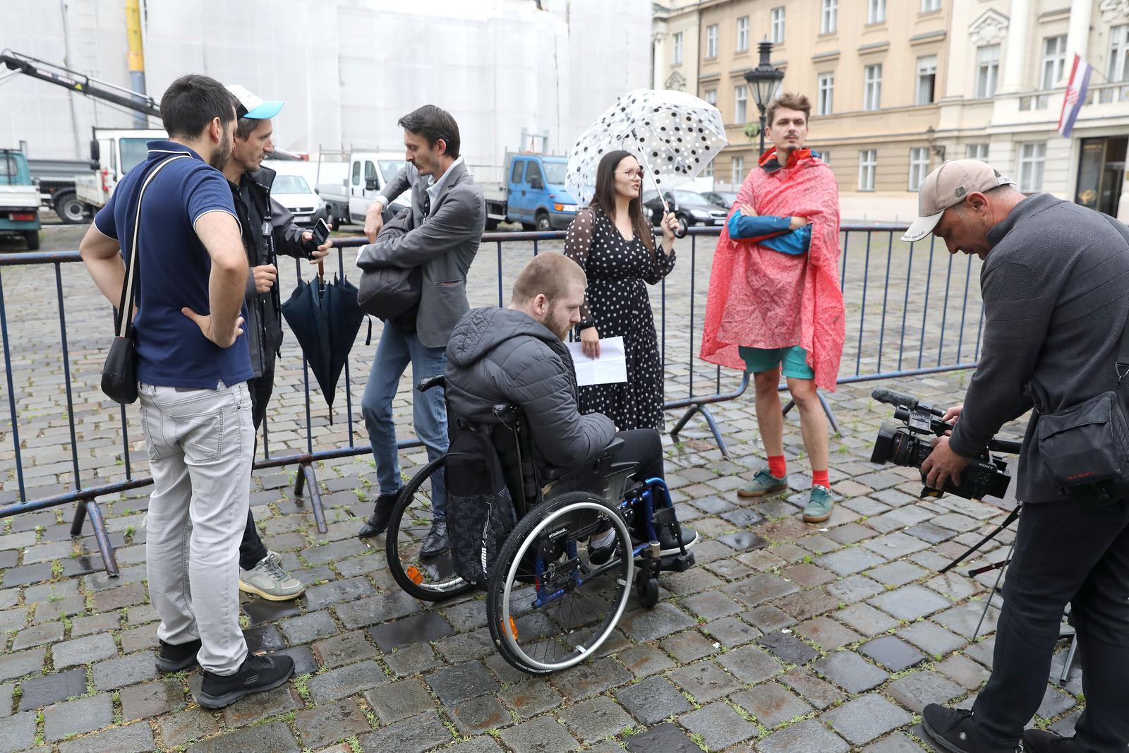 Povećavaju se naknade za osobne asistente. Sindikat: To nije dovoljno