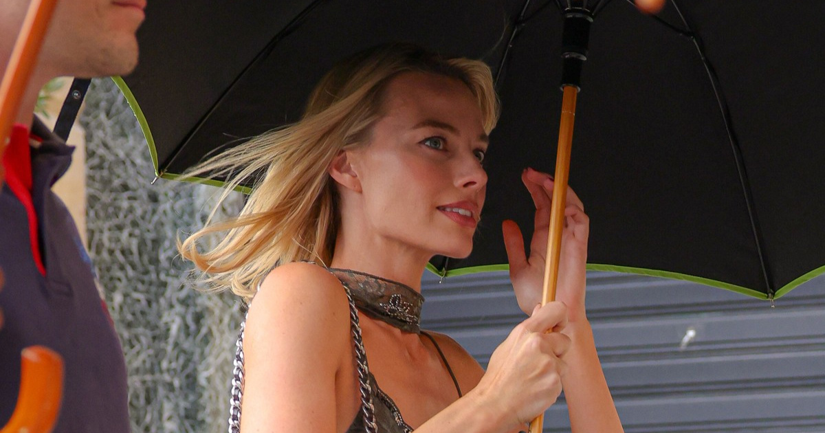 Margot Robbie pokazala kako izgledati chic i po kiši