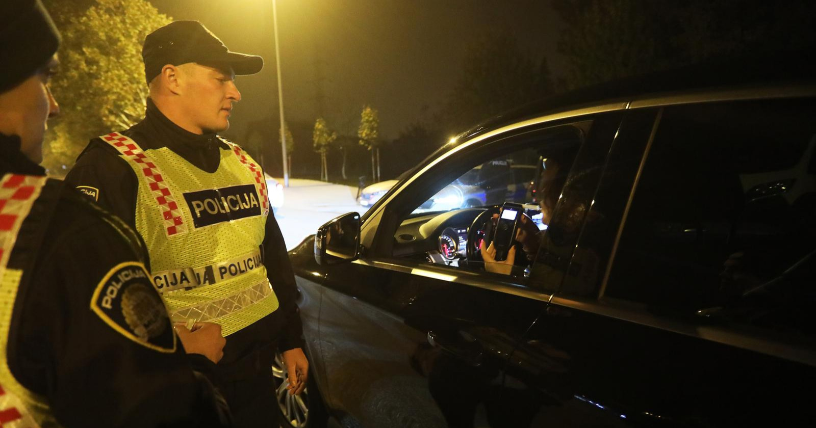 Usred noći divljao autom, već ima niz teških prekršaja. Ide u zatvor na 120 dana