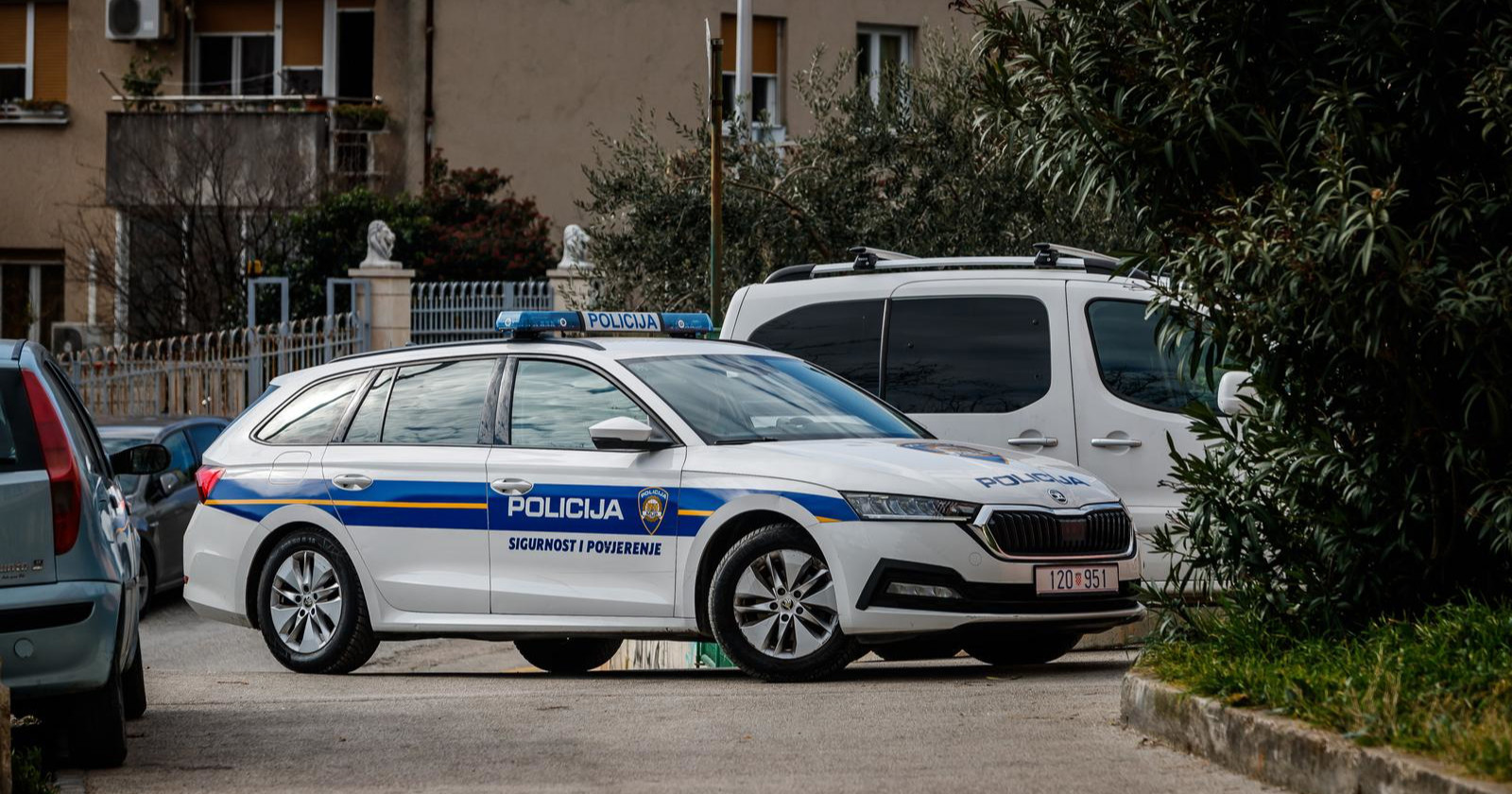 Zaštitar u splitskoj školi optužen da je učeniku udarao glavom o klupu