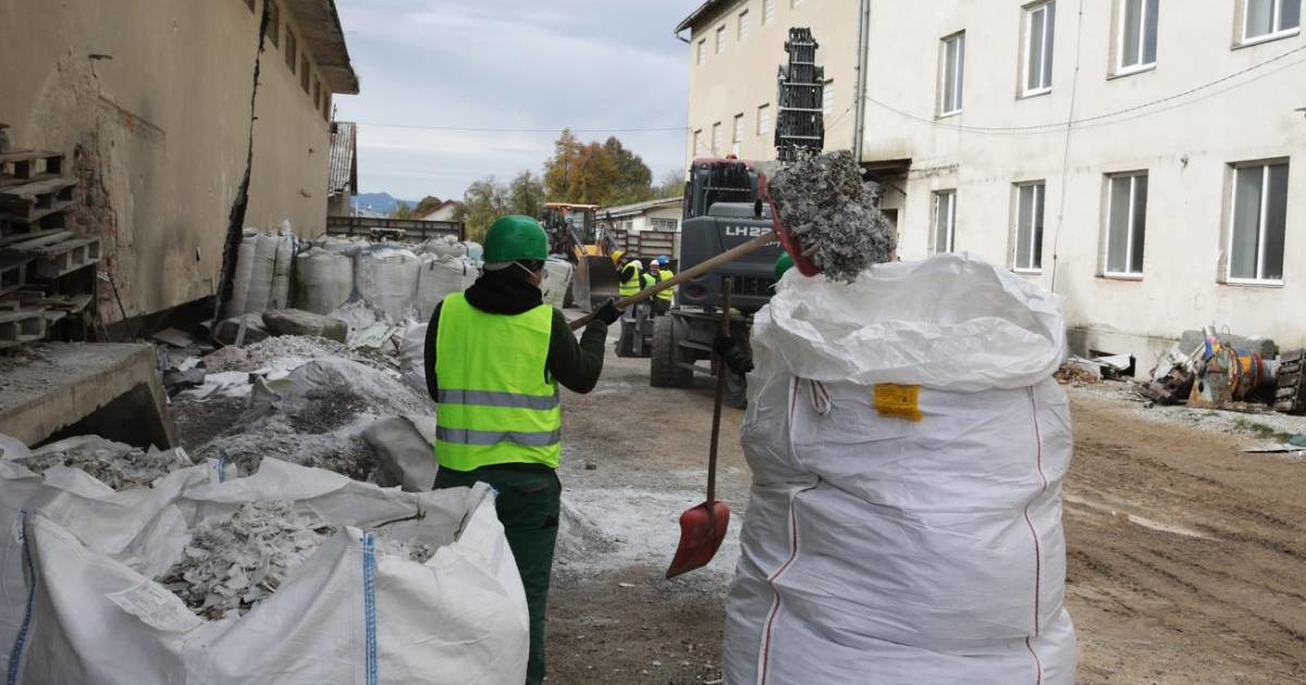 U Gospiću završeno prekrivanje 33.000 tona ilegalnog otpada. Slijedi uklanjanje