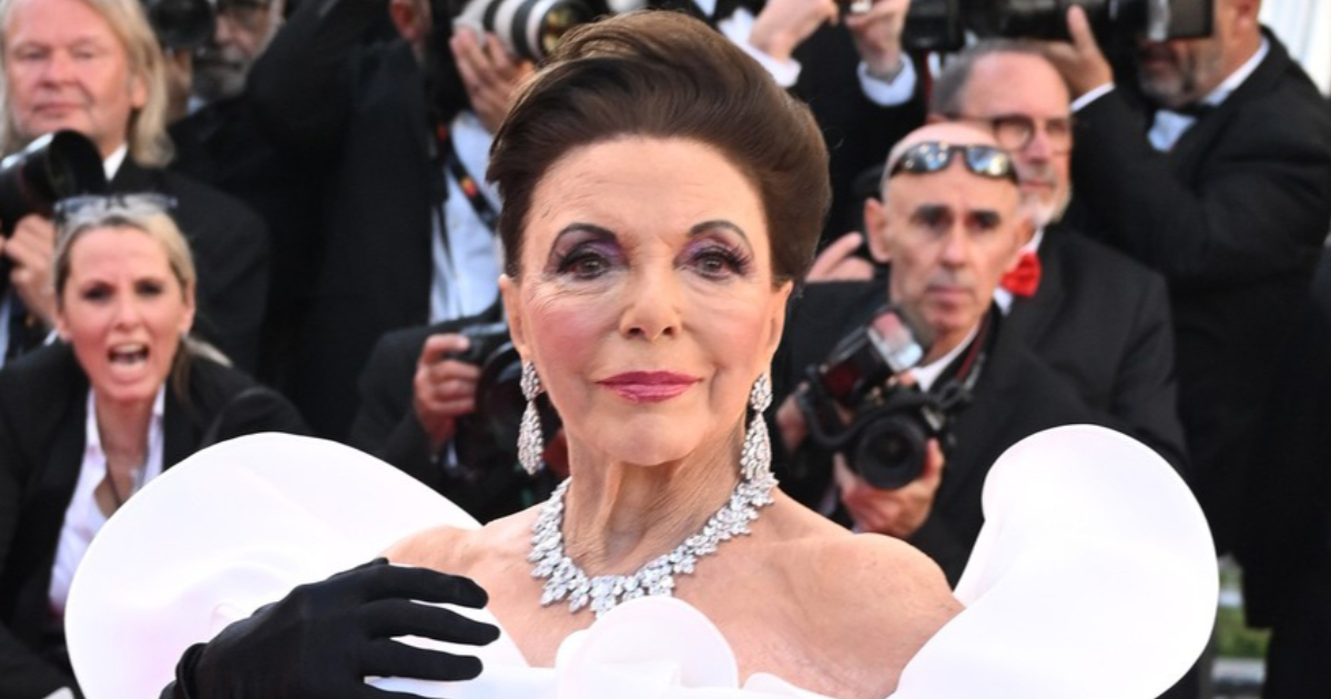 Joan Collins (92) na crvenom tepihu u Cannesu zablistala u bijeloj haljini i štiklama