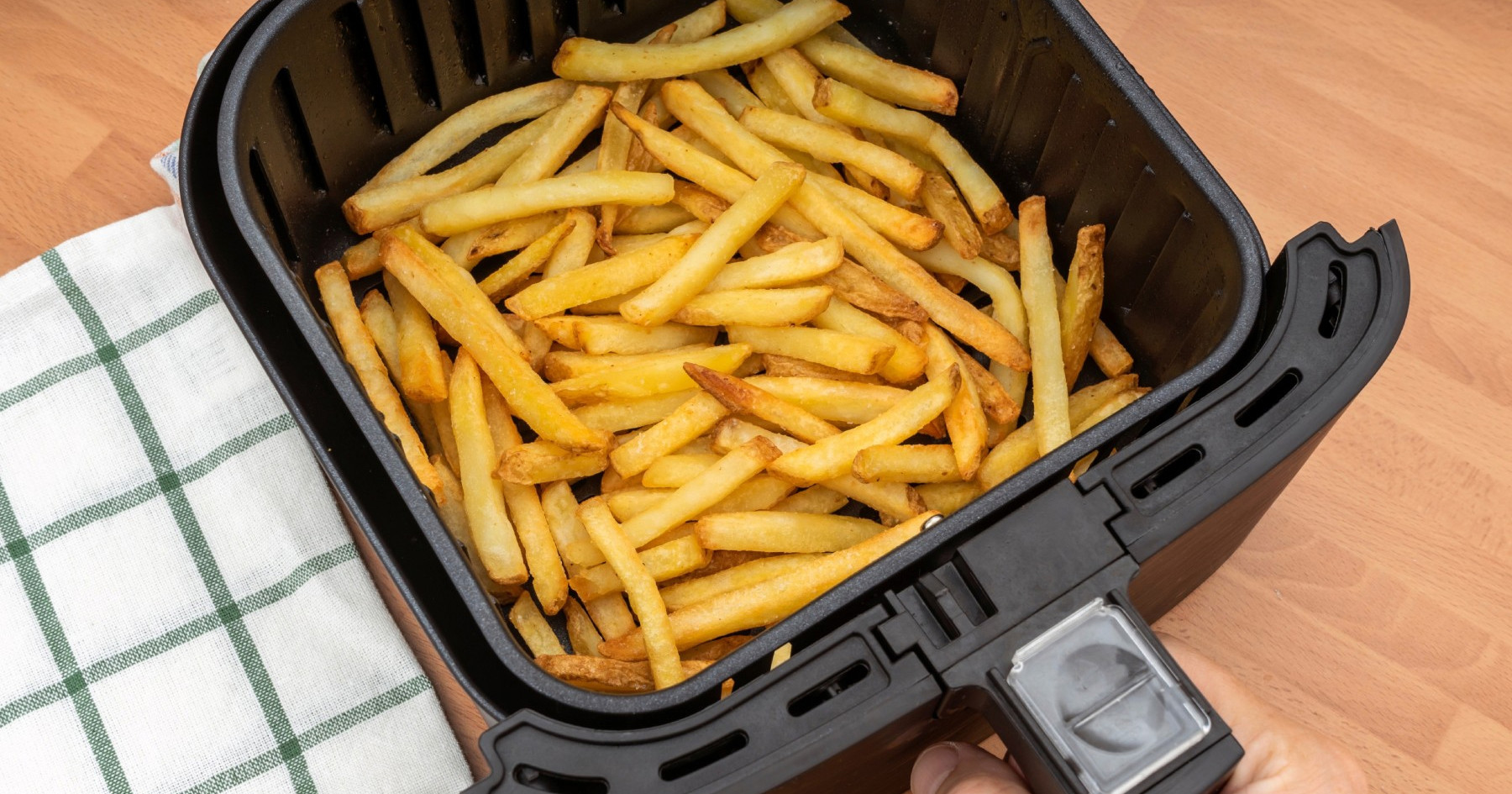 Jednostavan trik za savršeno hrskave krumpiriće iz friteze