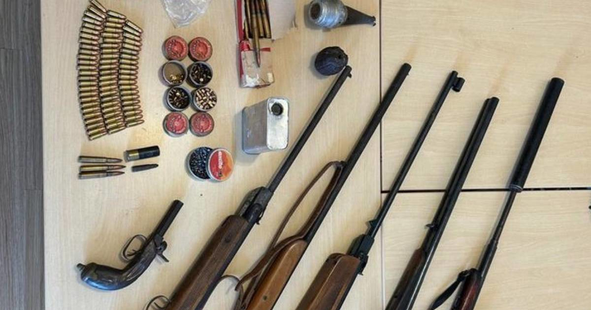 Bračanin skrivao bombu, puške i pištolj. Pronašli mu i neprijavljenu amforu