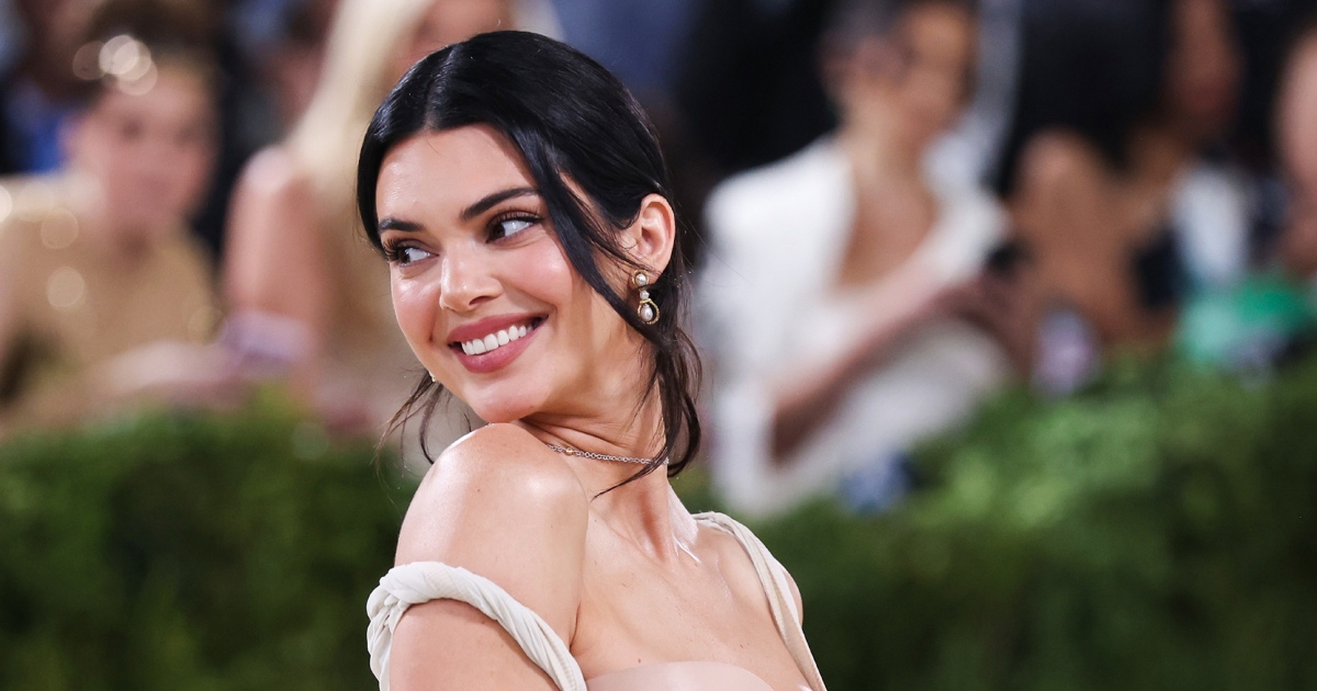 Kendall Jenner na Met Gali nosila highlighter koji košta man