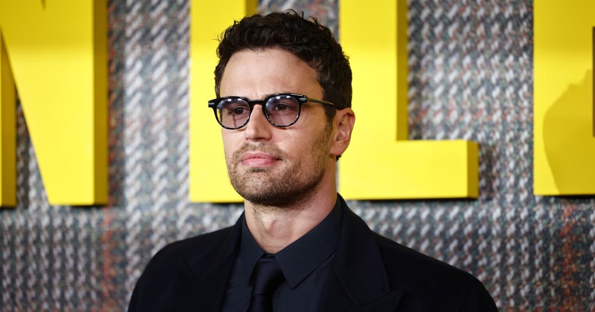 Theo James odustao od uloge Jamesa Bonda, Jack Lowden je novi favorit