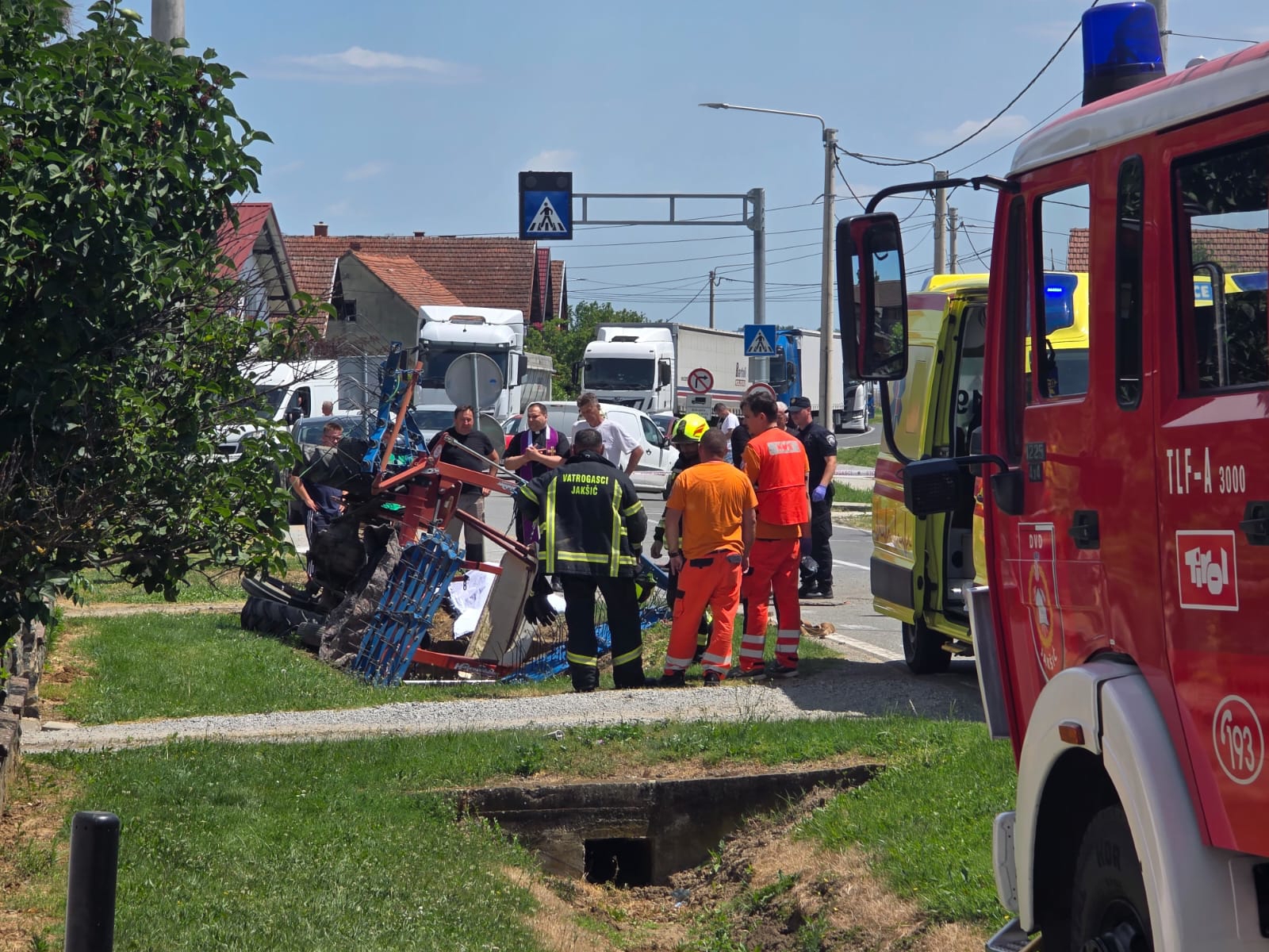 Čovjek kod Požege poginuo u sudaru traktora i kamiona, objavljeni detalji nesreće