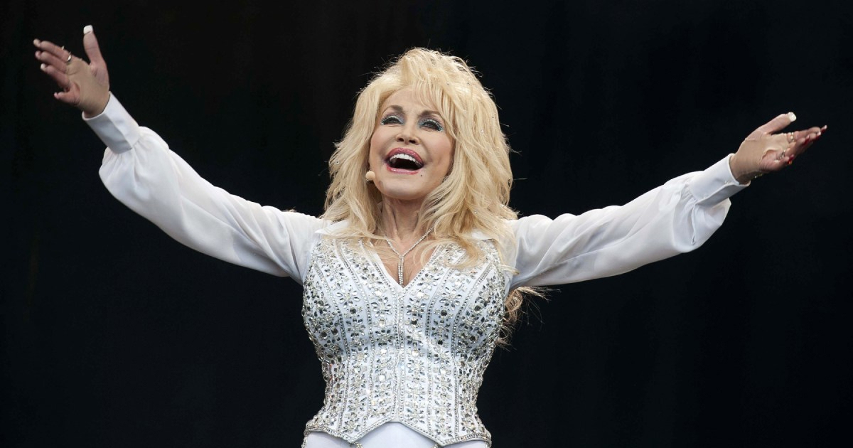 Od platinastih perika do cirkona: Priča iza kultnog izgleda Dolly Parton