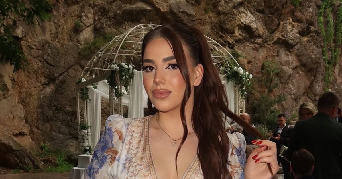 Una Čolić oduševila elegantnom haljinom zanimljivog uzorka