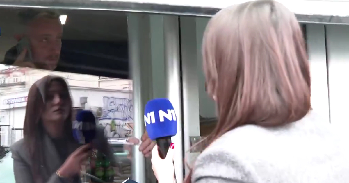 VIDEO Pokušala ući u navodni SNS-ov call-centar, blokirali joj vrata i spustili roletu