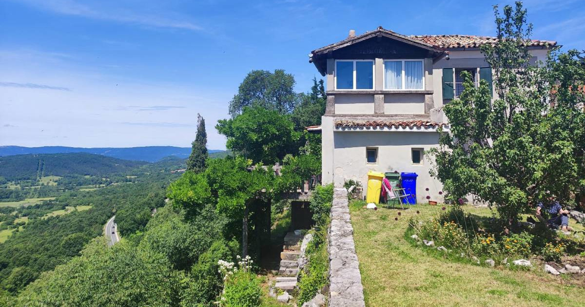 U srcu Istre prodaje se imanje s kućom i bungalovom za 165.0