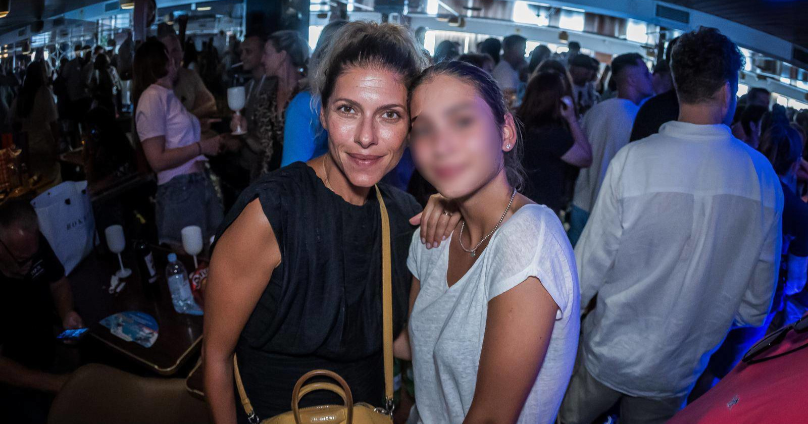 Jelena Perčin s kćeri Lotom (17) podržala supruga Antu Gelu na trajektu za Velu Luku