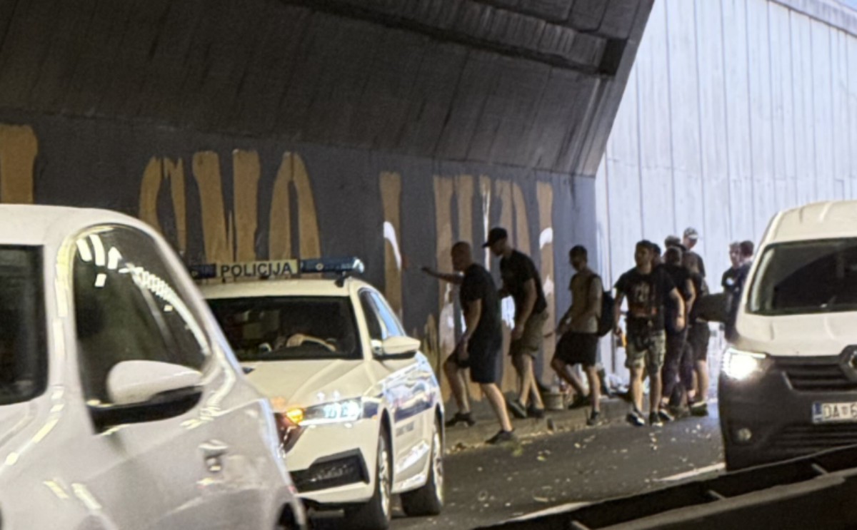 BBB crtaju murale u podvožnjaku kod Vjesnika, policija blokirala traku