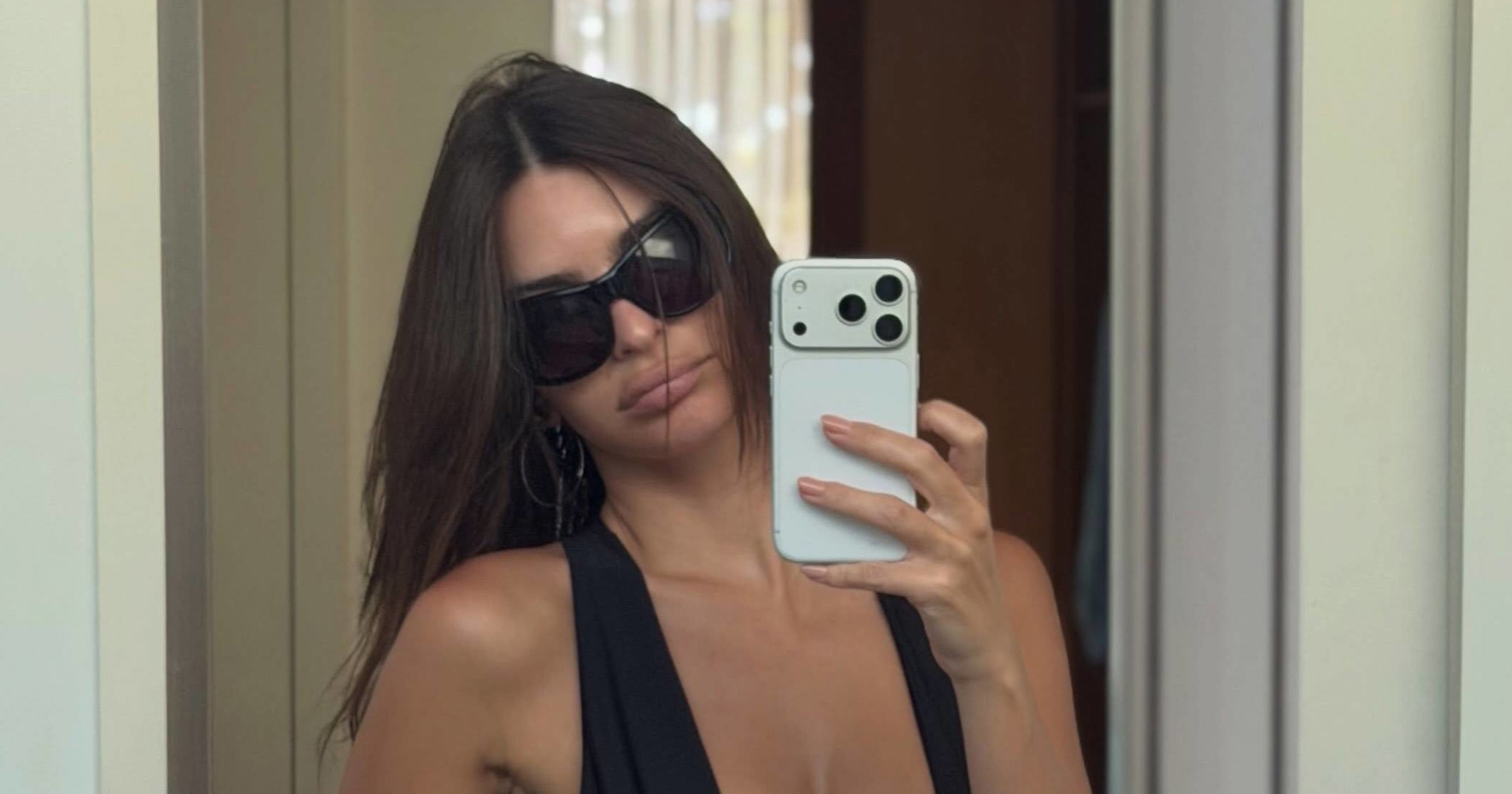 Emily Ratajkowski objavila niz fotografija, jedna je posebno privukla pažnju