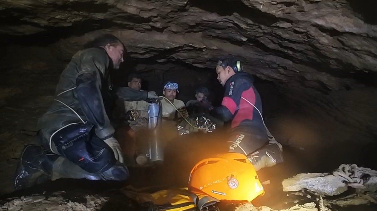 VIDEO Spašeno svih pet muškaraca iz poplavljene špilje u Laosu