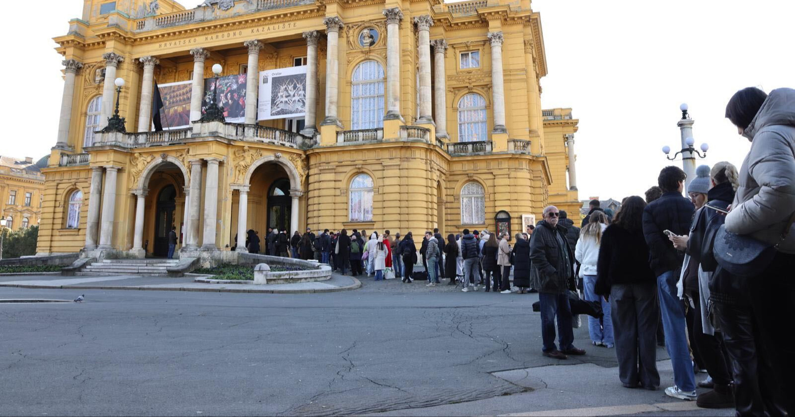 FOTO Stotine Hrvata čekaju u redu da kupe ulaznice (ne za cajku ni za Thompsona)