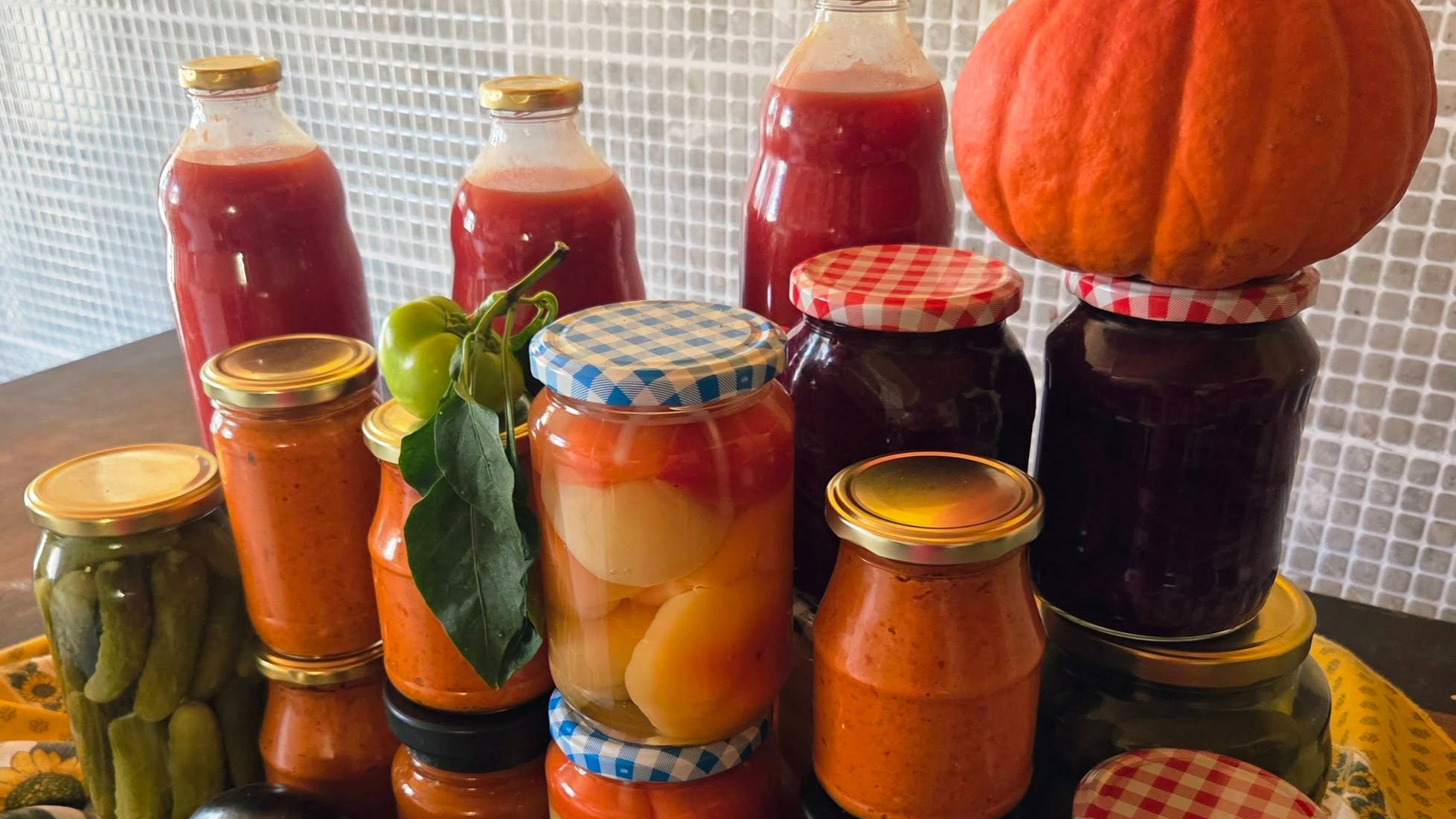Počela je sezona zimnice: Članovi Indexove grupe već kuhaju ajvar i pekmeze