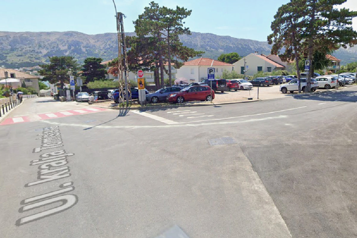 Na Krku poginuo vozač mopeda. Nije nosio kacigu, pao i udario glavom u zid