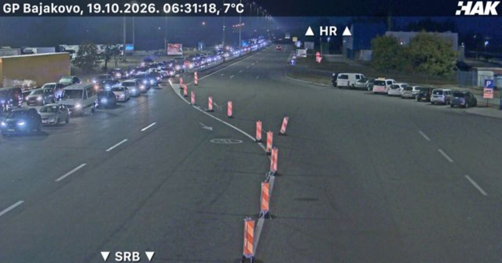 FOTO Višesatna čekanja na Bajakovu. Čitatelji: U koloni smo više od šest sati