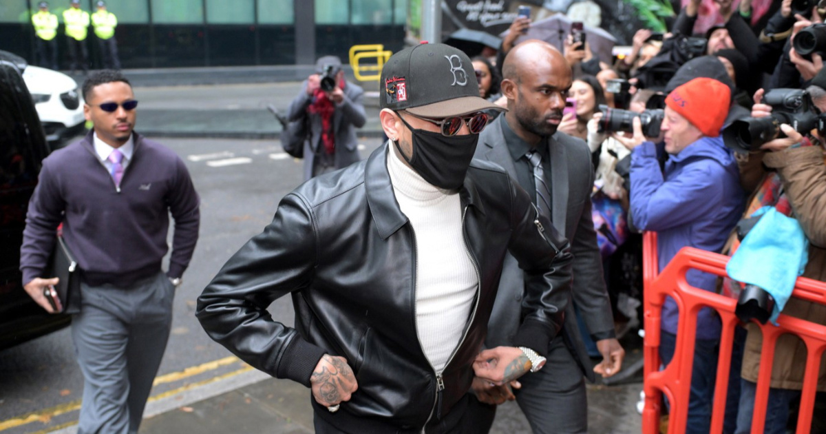 Chris Brown izbjegao zatvor nakon što je muškarca udario bocom u glavu