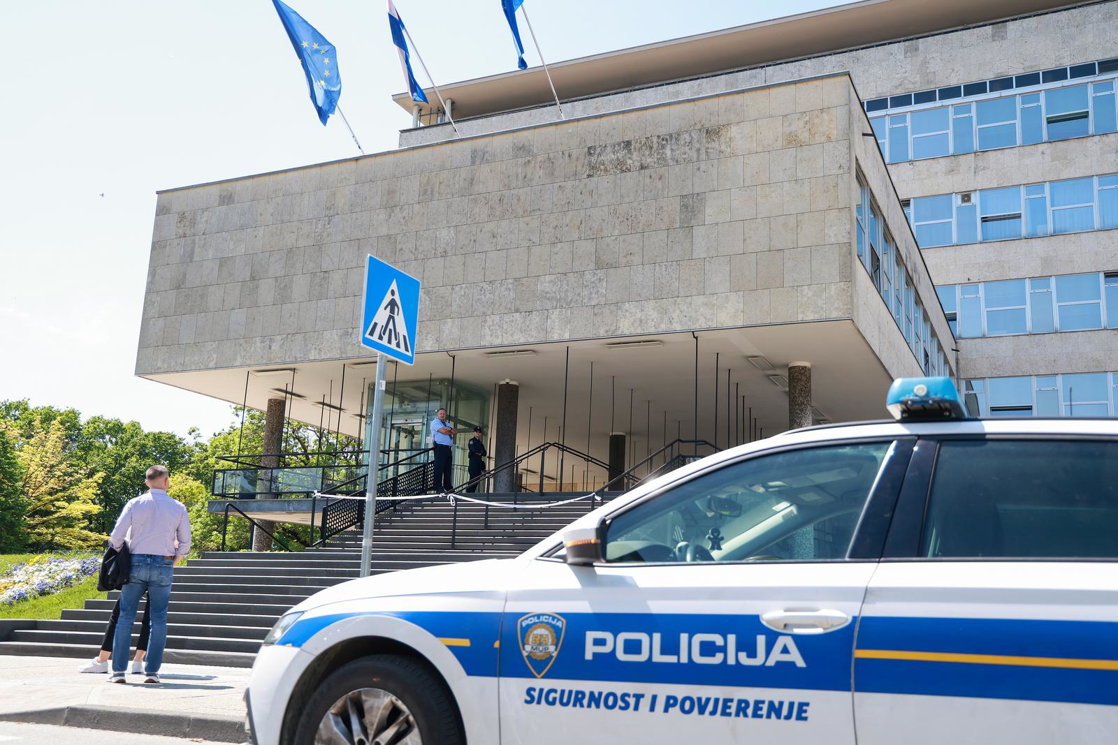 Više zagrebačkih škola jutros dobilo dojave o bombama