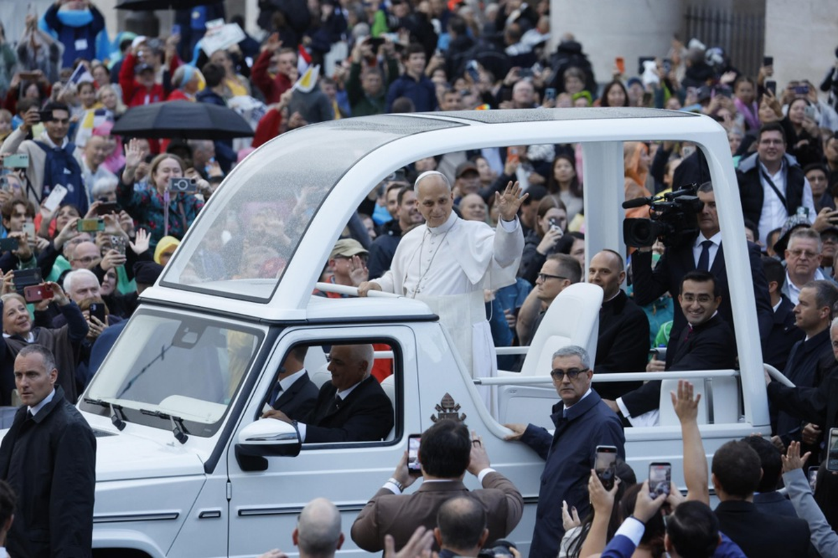 FOTO Papa Lav prvi put u javnosti nakon operacije raka pluća