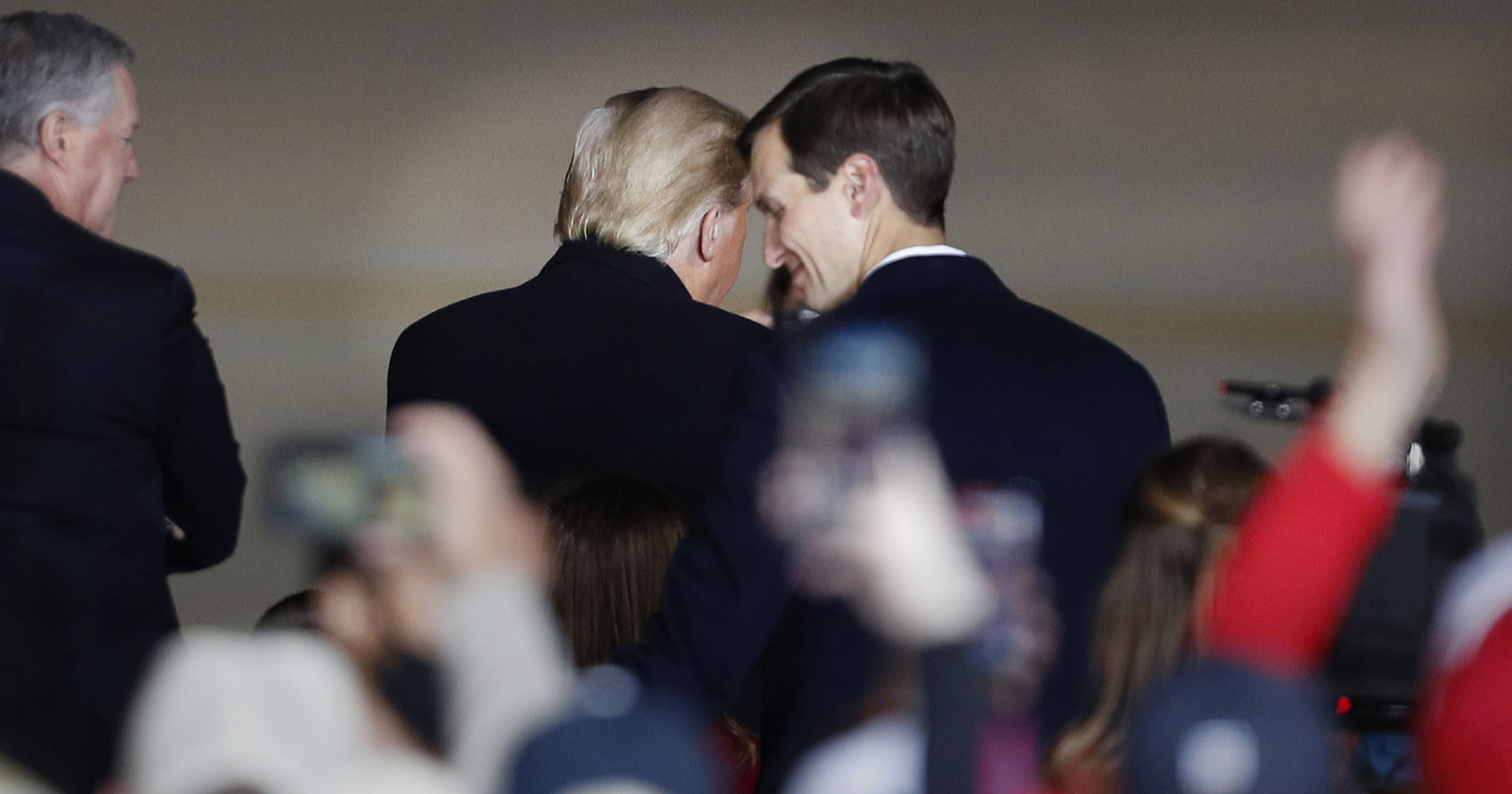 VF: Hakiran mobitel Trumpovog zeta, otkriveni tajni računi sa stotinama milijuna