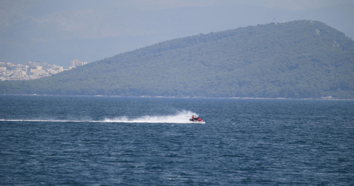 Kod Splita iznajmio jet ski mladoj Francuskinji bez dozvole. Oboje su kažnjeni