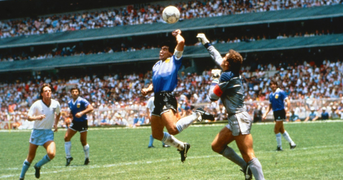 Lopta Maradonine 'Božje ruke' prodana za milijune. Očekivalo se triput više