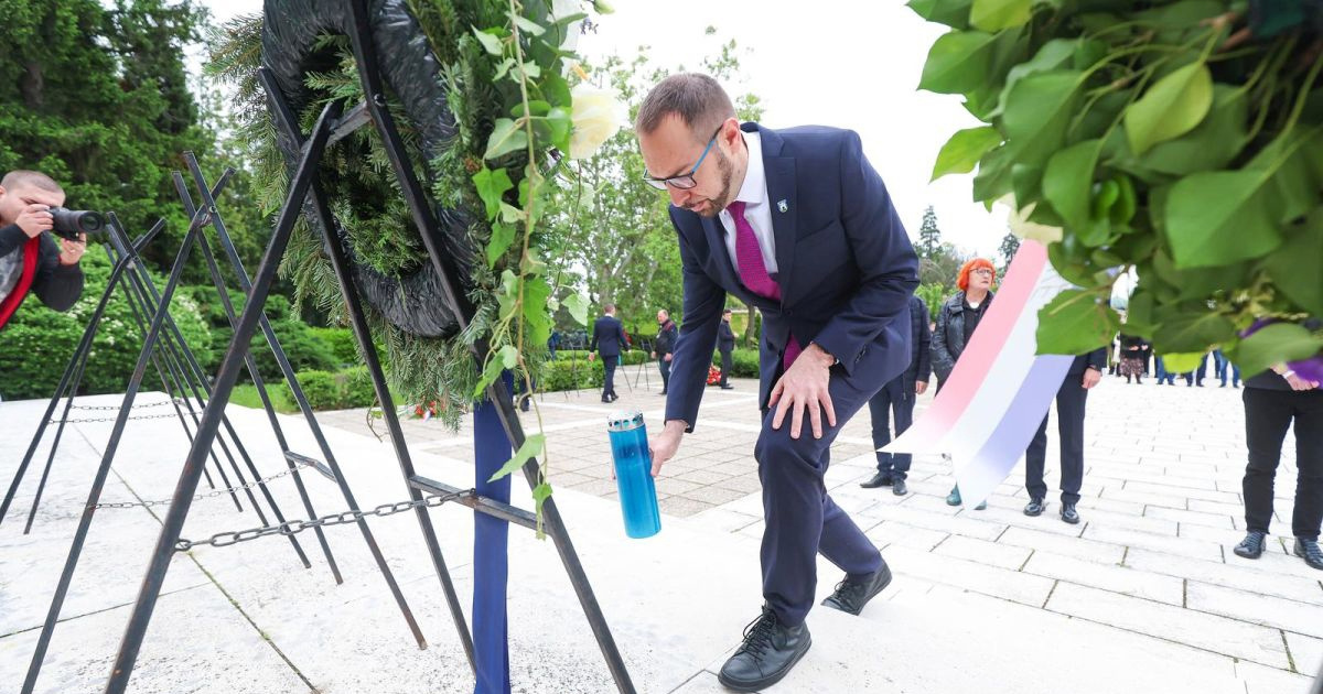 Tomašević povodom Svih svetih položio vijence na Mirogoju