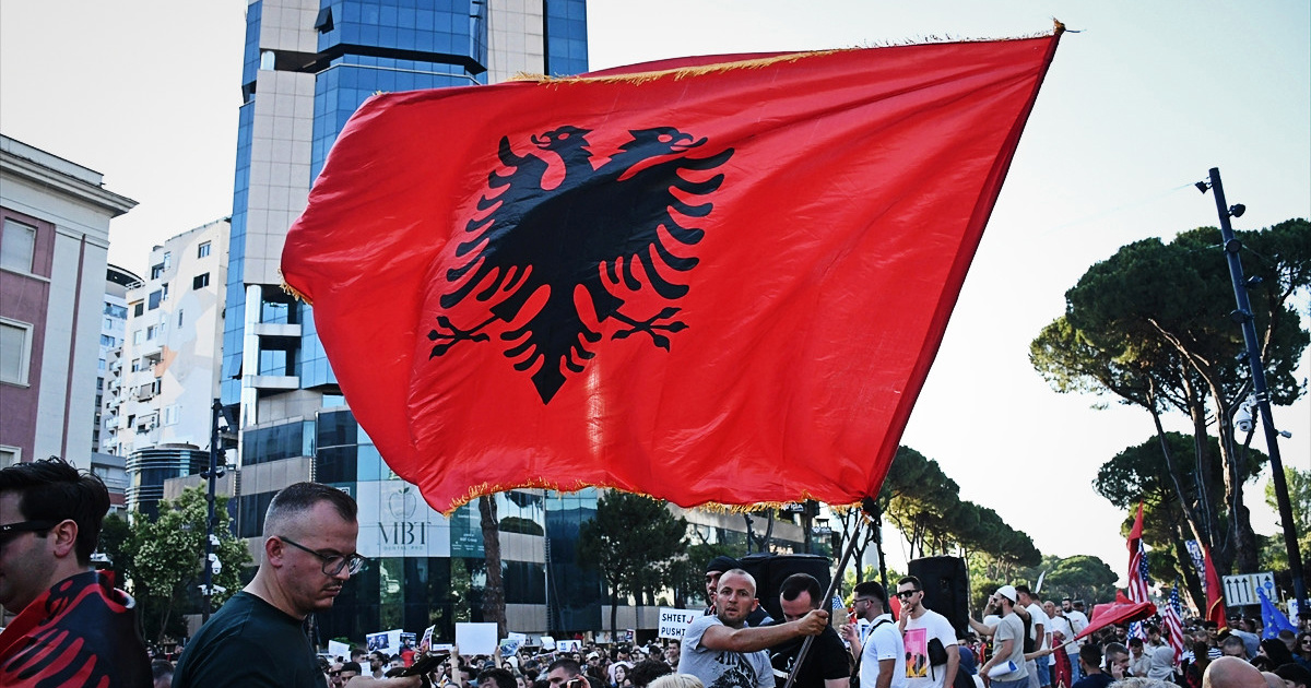 Masovni prosvjedi u Albaniji i deseti dan zbog luksuznog pro