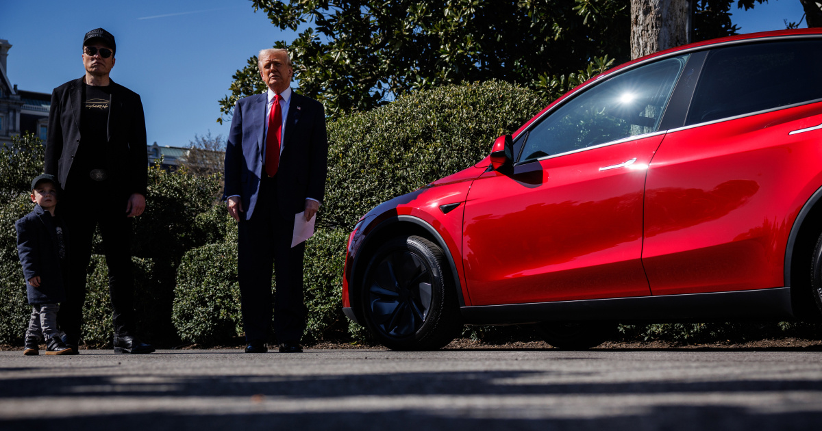 Trump: Vozači električnih auta su ludi