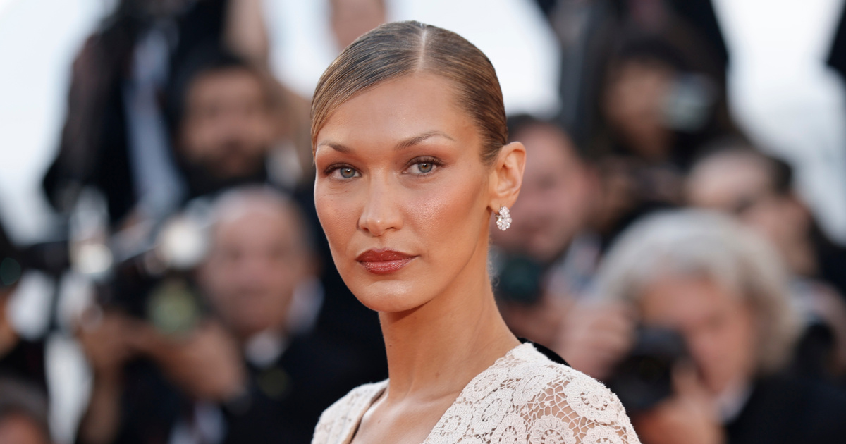 Bella Hadid prkosila pravilima Cannesa u prozirnoj haljini s velikim izrezom